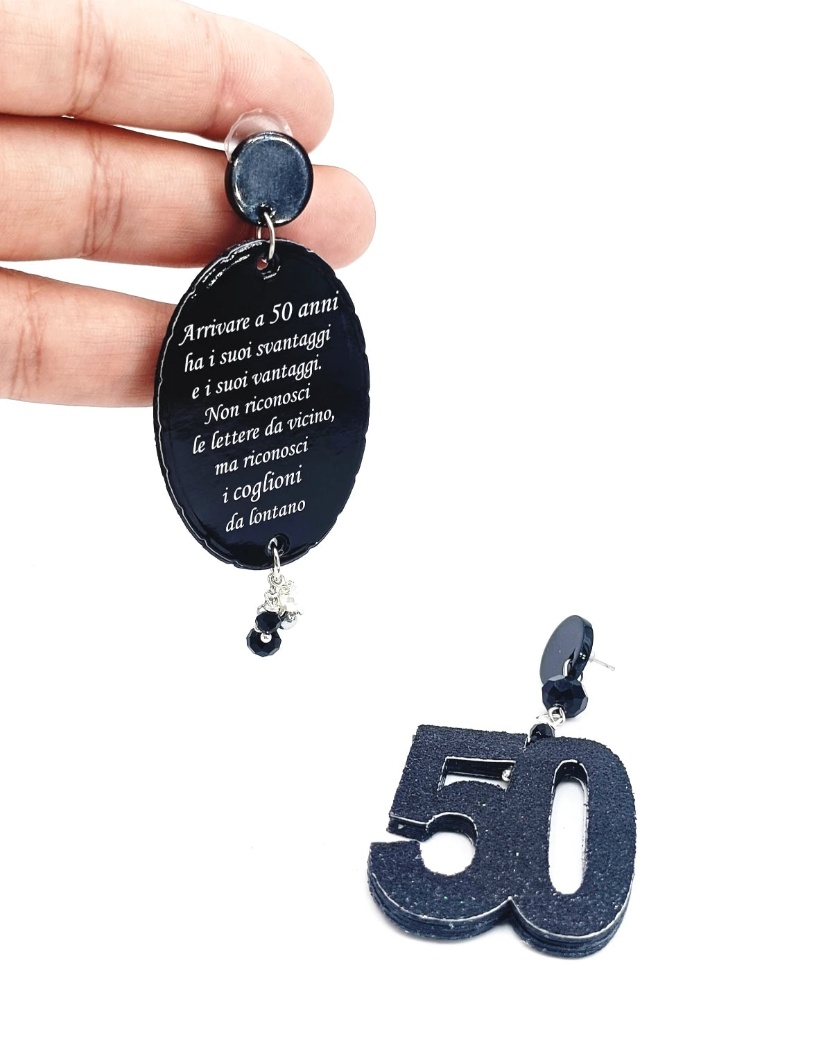 Arrivare a 50 anni ha i suoi svantaggi ed i suoi vantaggi. Non riconosci le lettere da vicino ma riconosci i coglioni da lontano