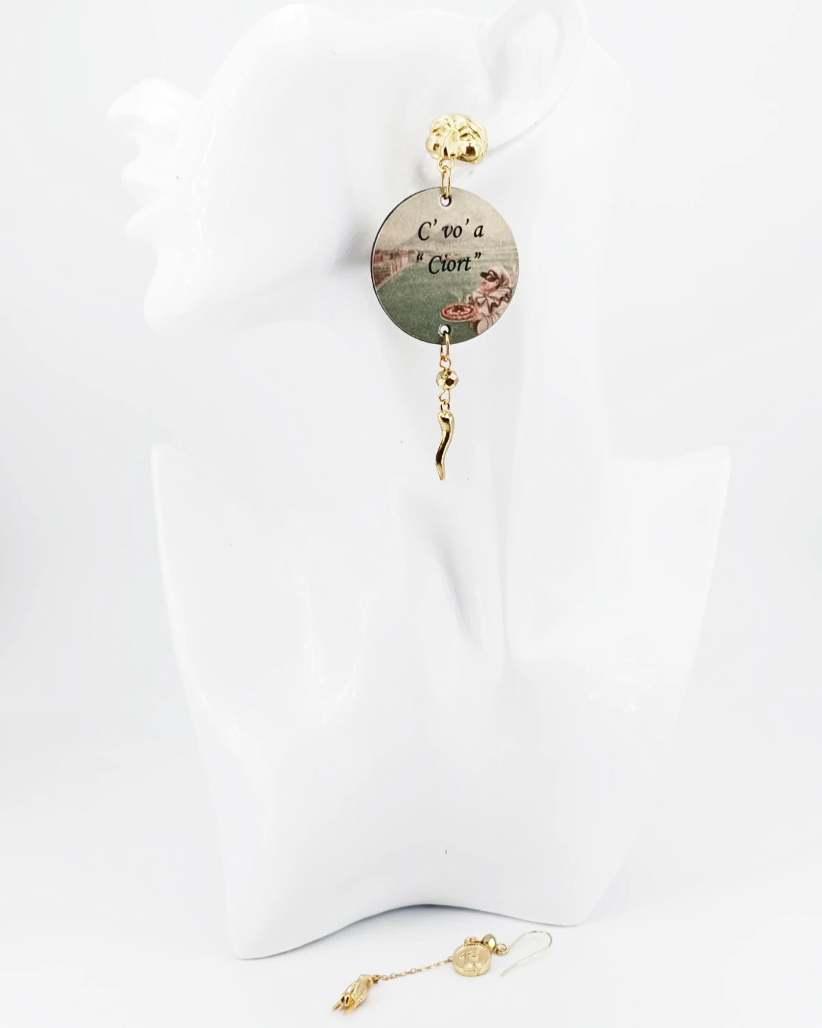 C' vo' a ciort orecchini