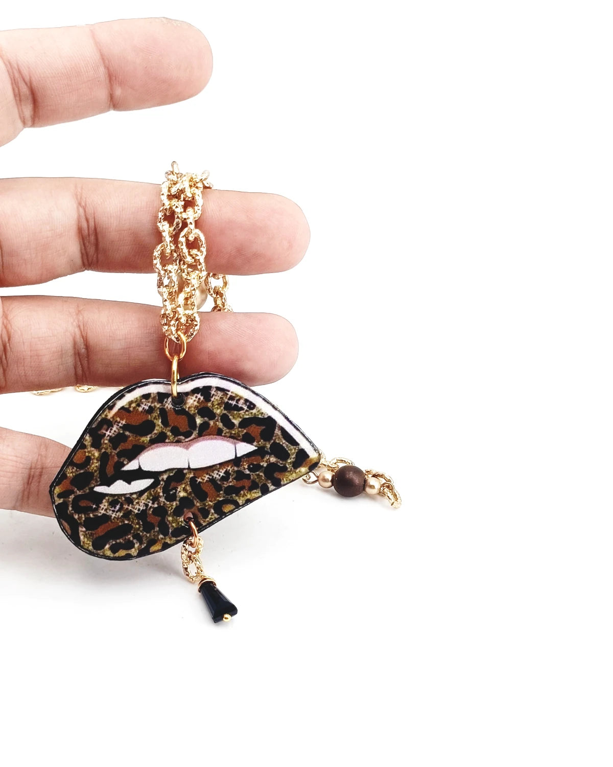 Collana Bocca animalier su mano