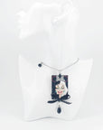 Collana Crudelia De Mon su manichino