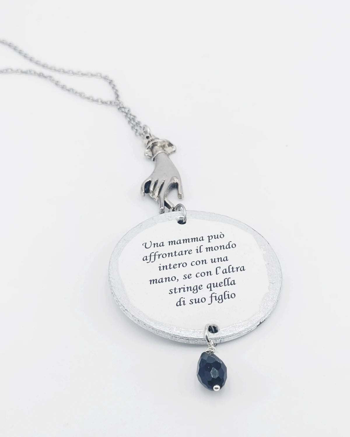 Collana Una mamma affronta il mondo intero con una mano