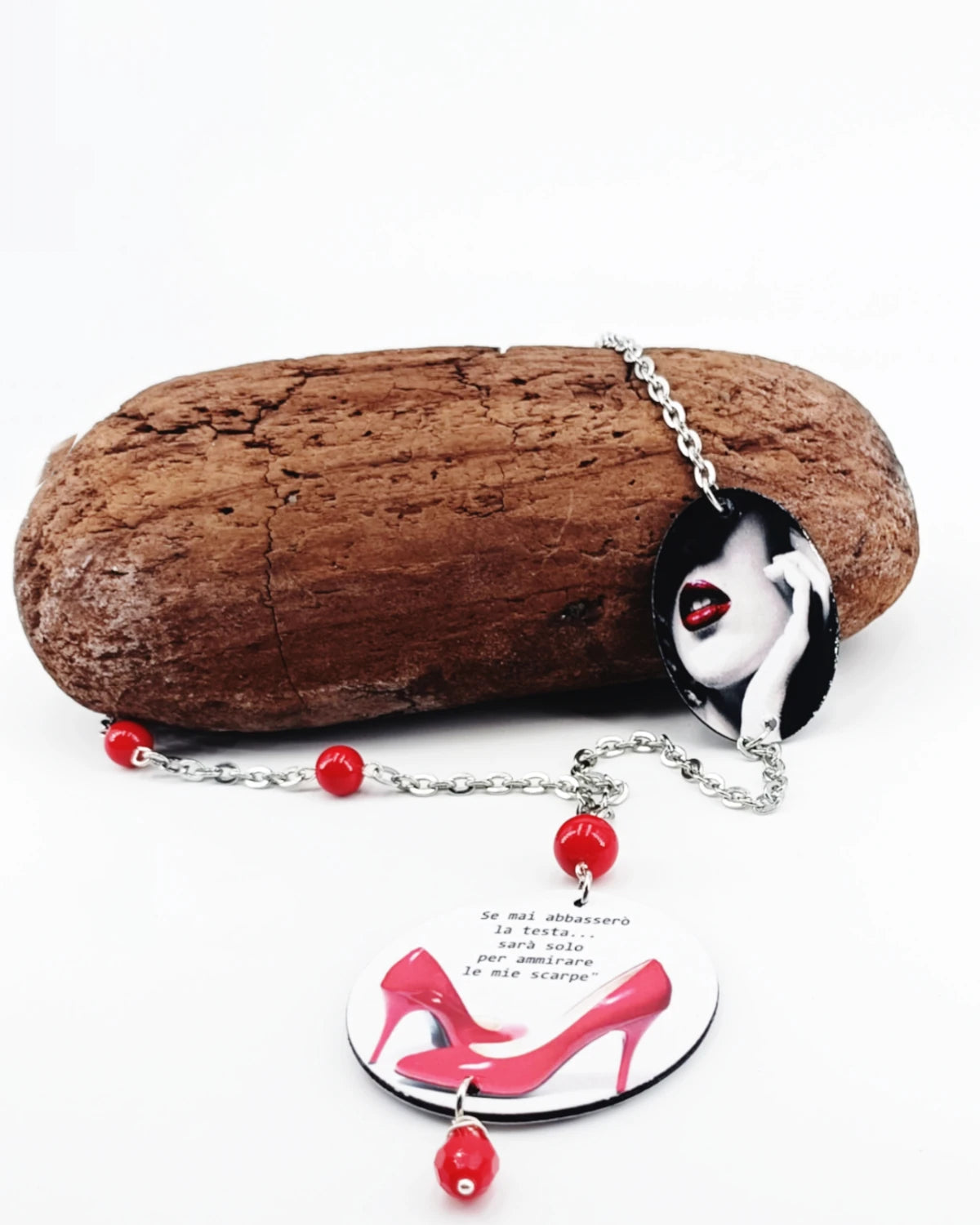 Collana se mai abbasserò la testa sarà solo per ammirare le mie scarpe