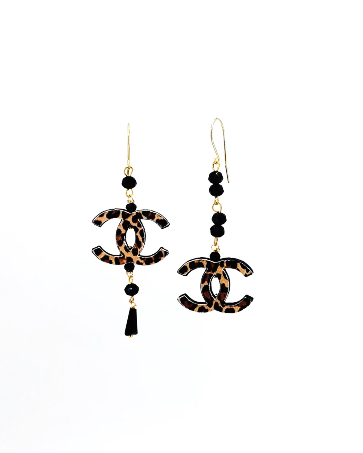 Orecchini Chanel animalier di carta