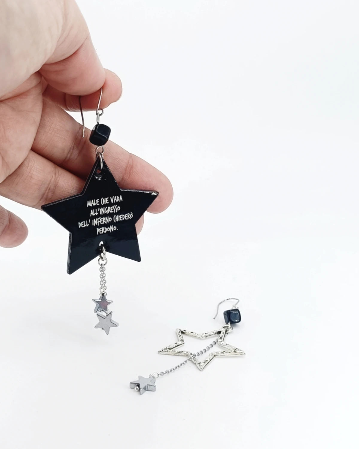 Orecchini di carta All'ingresso dell'inferno chiederò perdono