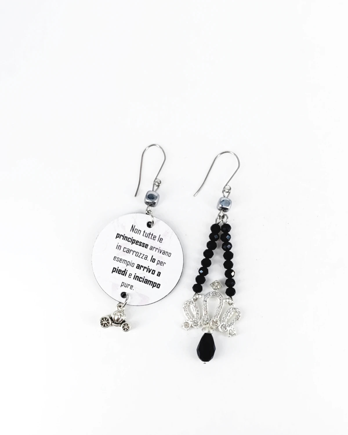 Orecchini di carta Arrivo a piedi e inciampo