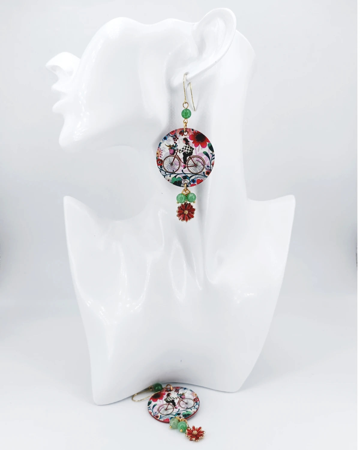 Orecchini di carta Donna in bicicletta su manichino