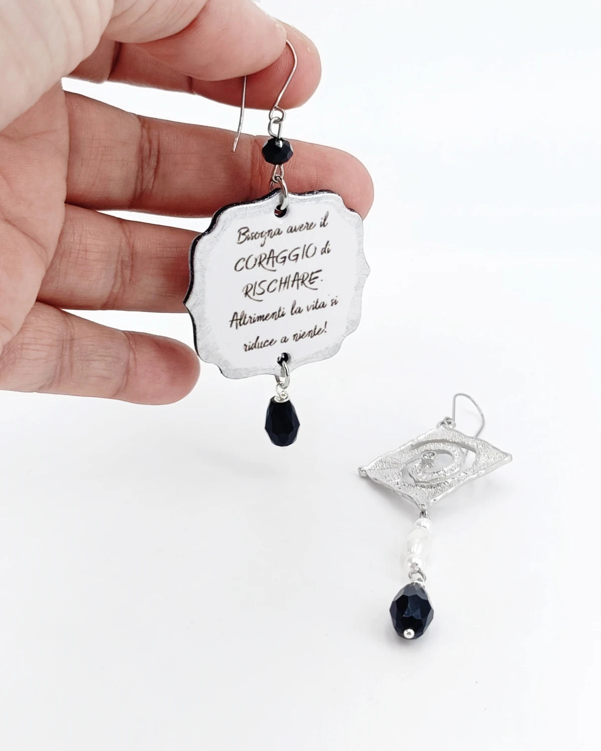 Orecchini di carta Il coraggio di rischiare vasco