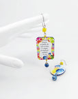 Orecchini di carta Inside out su piedistallo