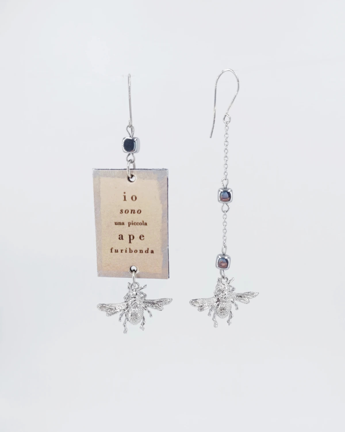 Orecchini di carta Io sono una piccola ape furibonda