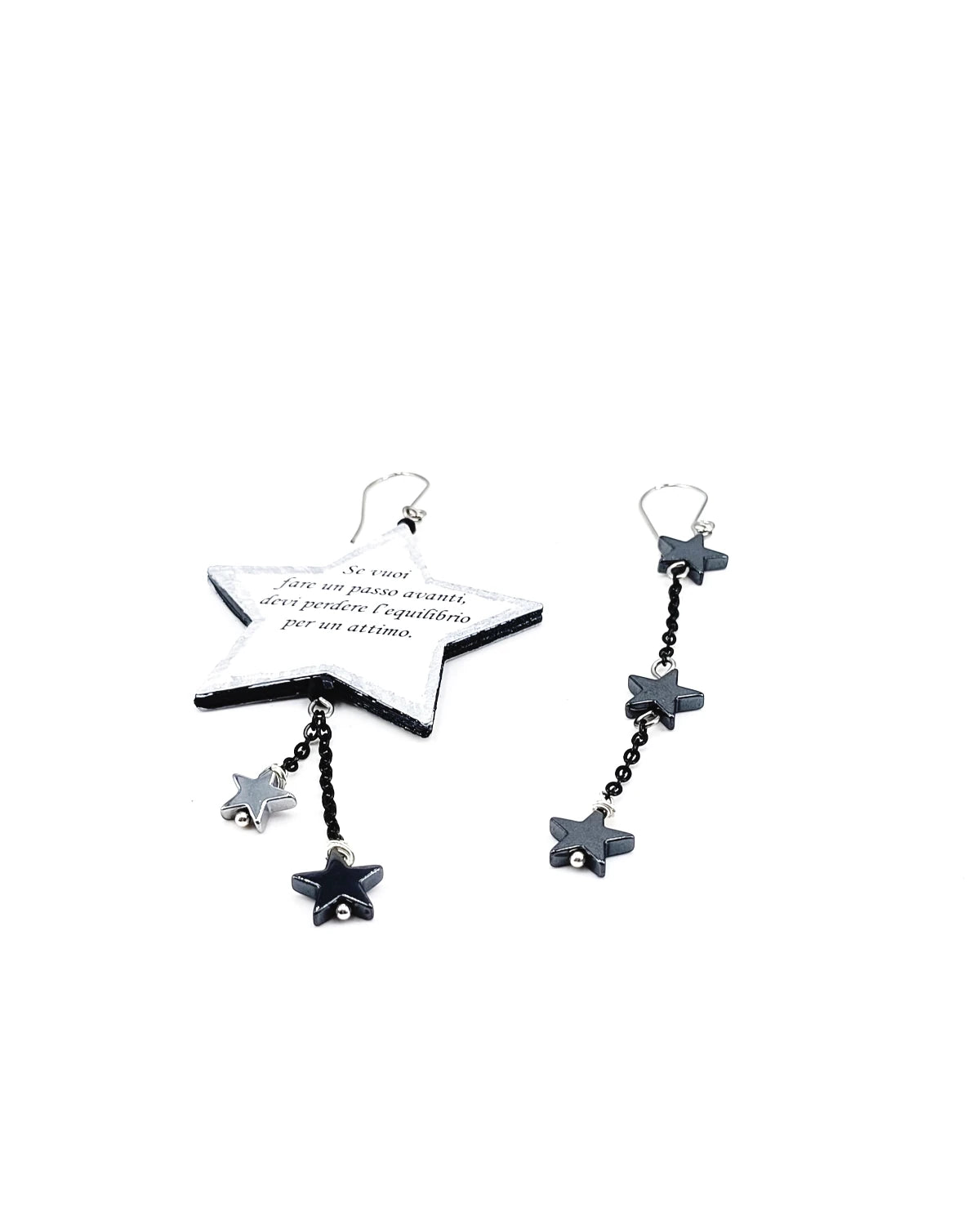 Orecchini di carta L'equilibrio del coraggio