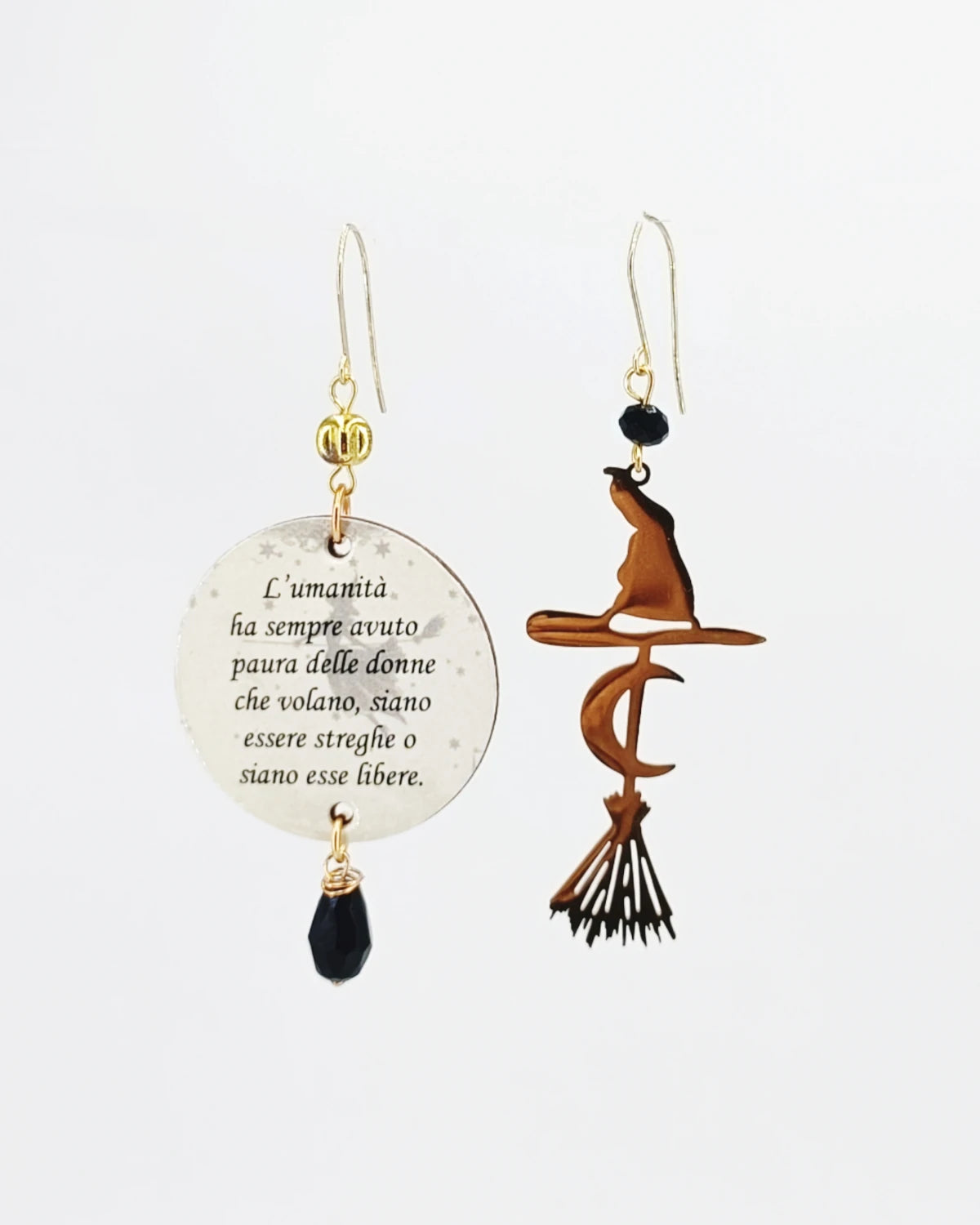 Orecchini di carta L'umanità ha avuto sempre paura delle donne che volano