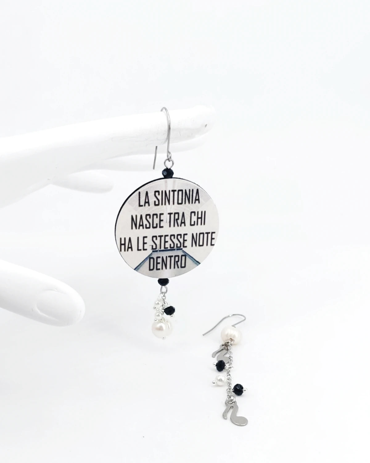 Orecchini di carta La sintonia tra le note