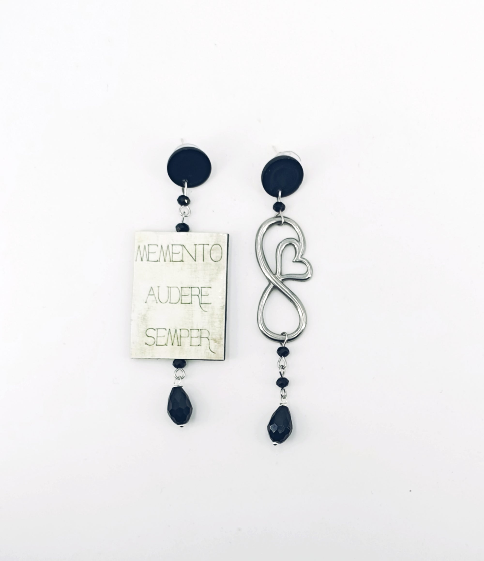 Orecchini di carta Memento audere semper