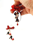 Orecchini di carta Minnie Disney su mano