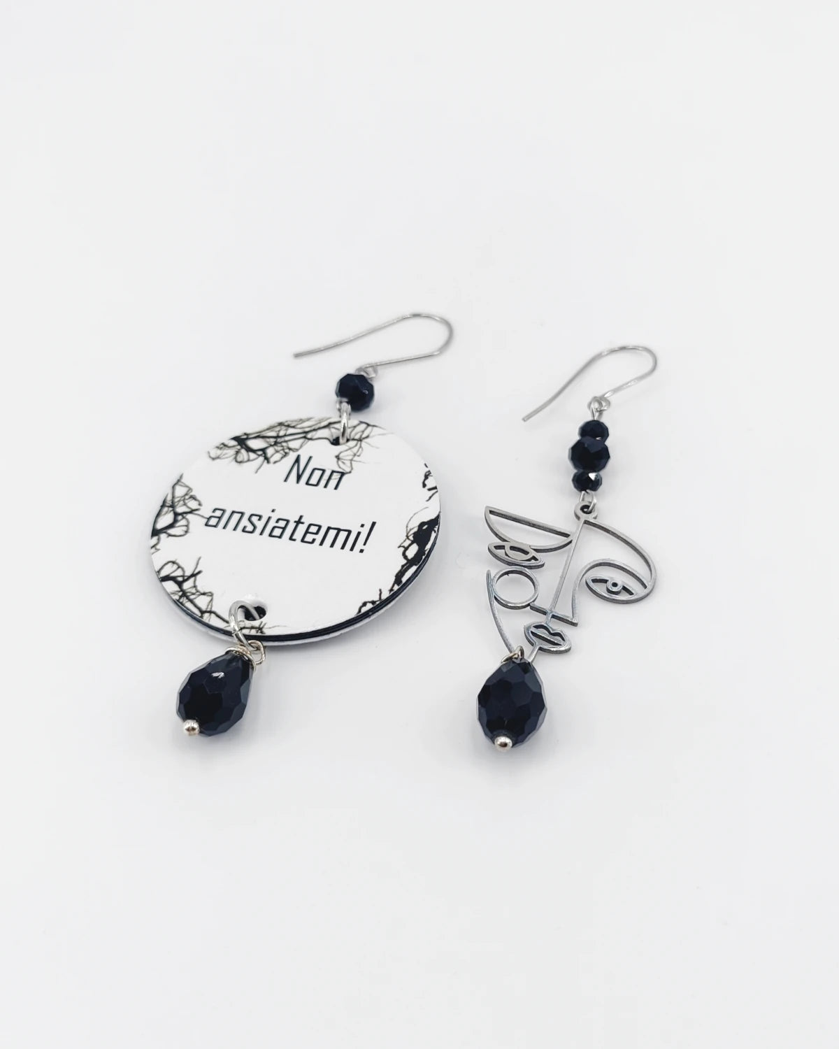 Orecchini di carta Non ansiatemi appoggiati