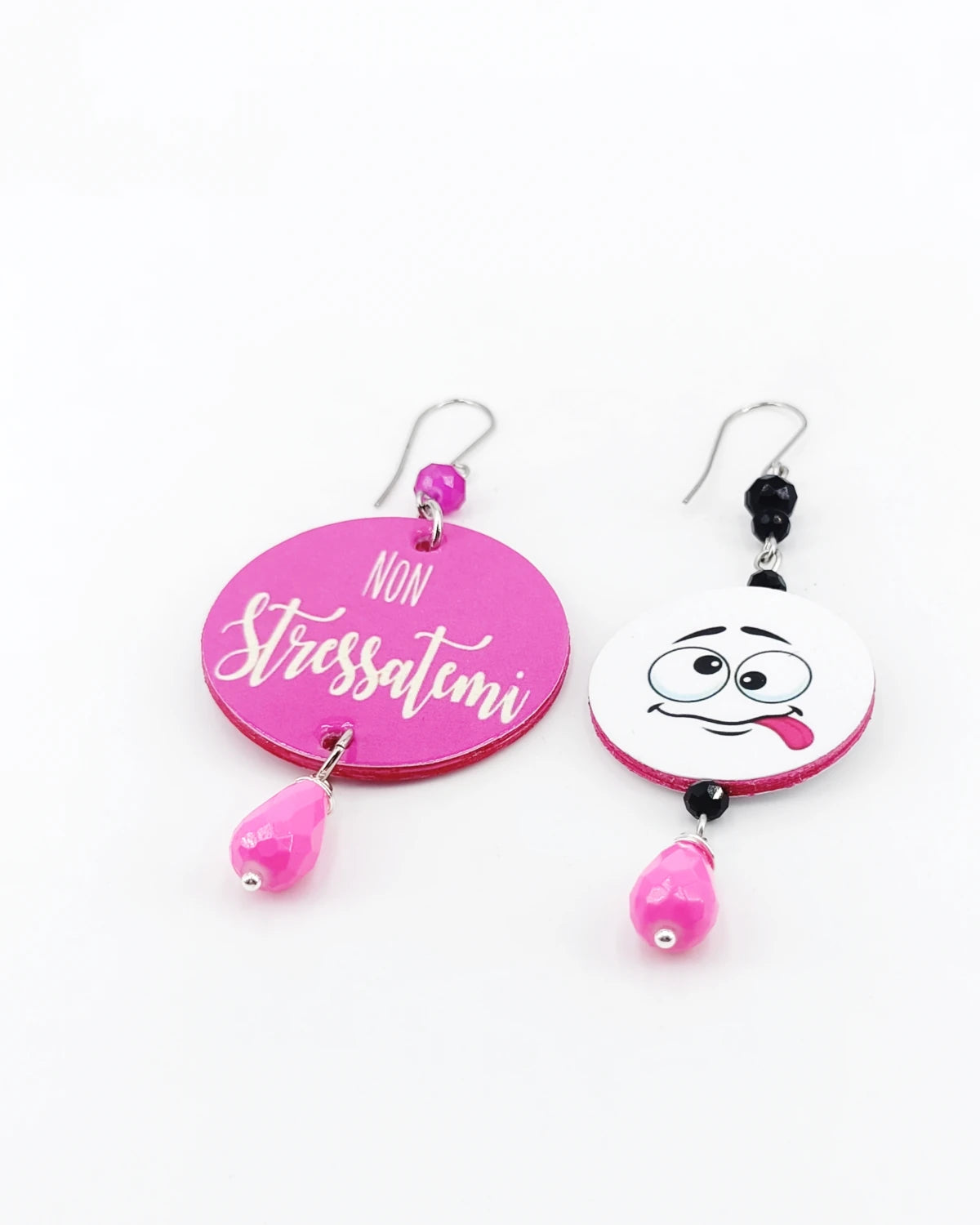 Orecchini di carta Non stressatemi appoggiati
