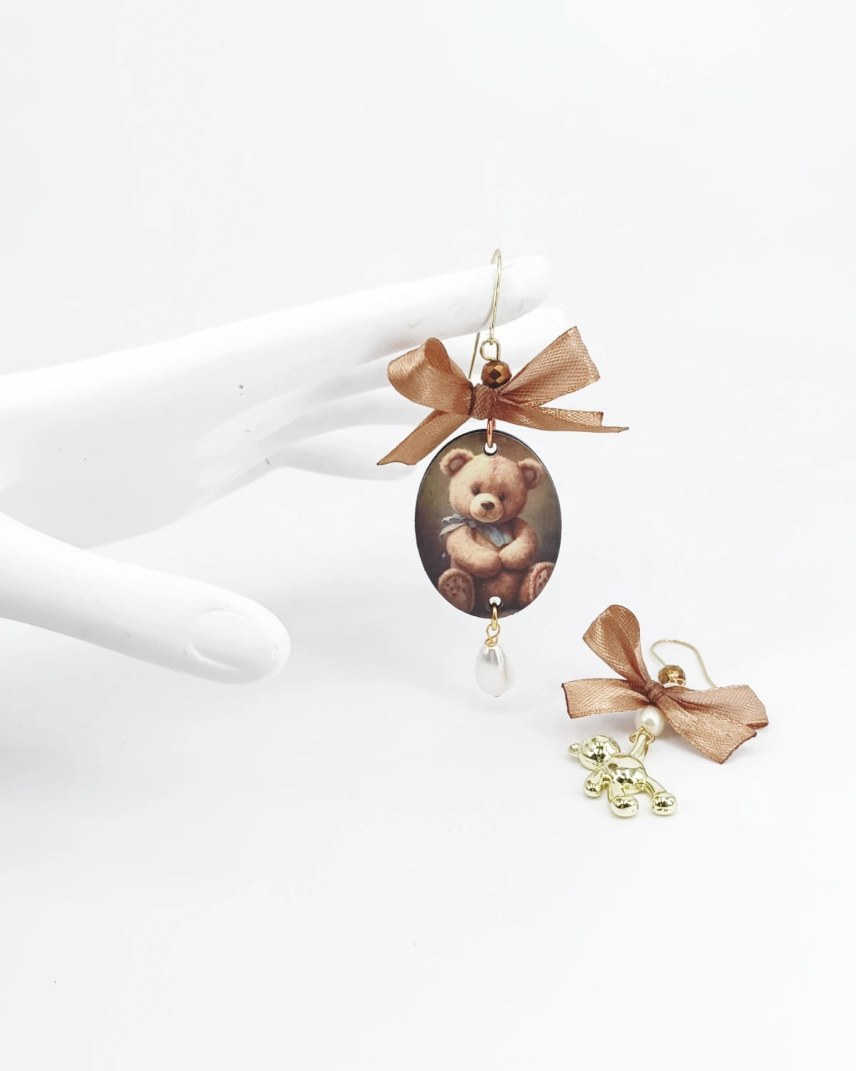 Orecchini di carta Orsacchiotto teddy su piedistallo