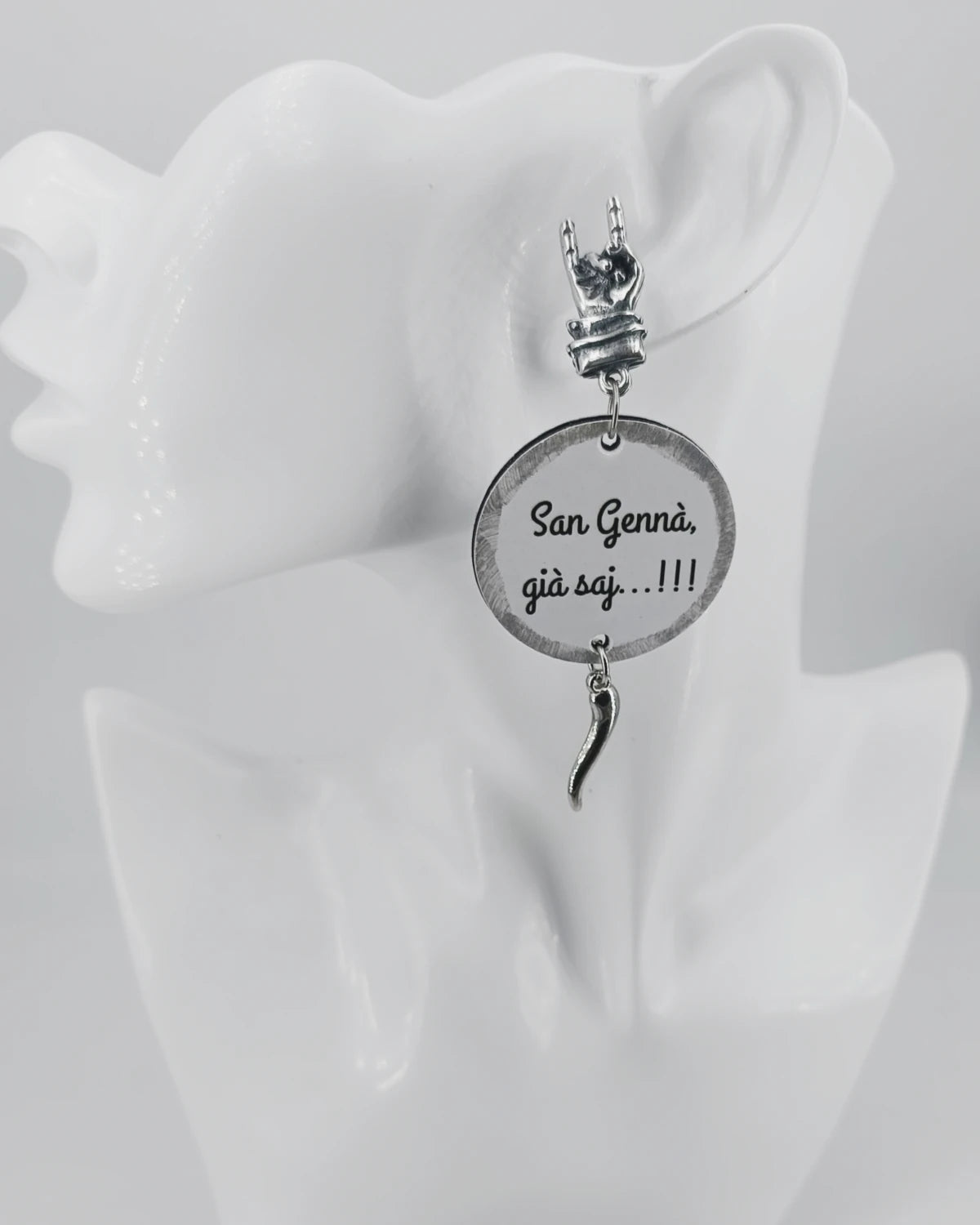 Orecchini di carta San Genna' già saj su manichino