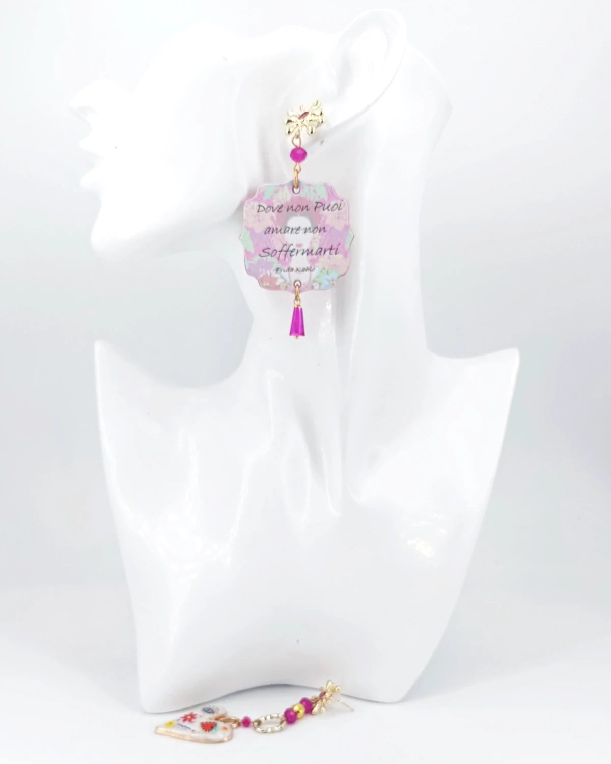 Orecchini frida khalo su manichino