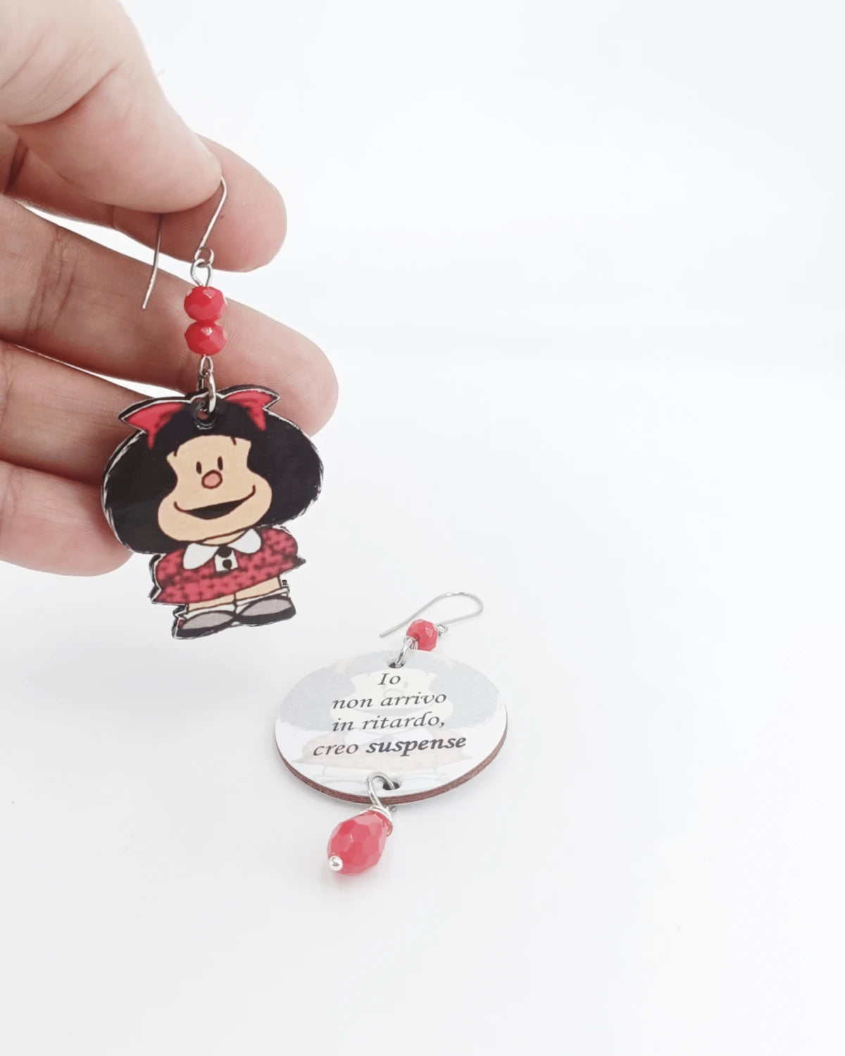 Orecchini io non arrivo in ritardo Creo suspense