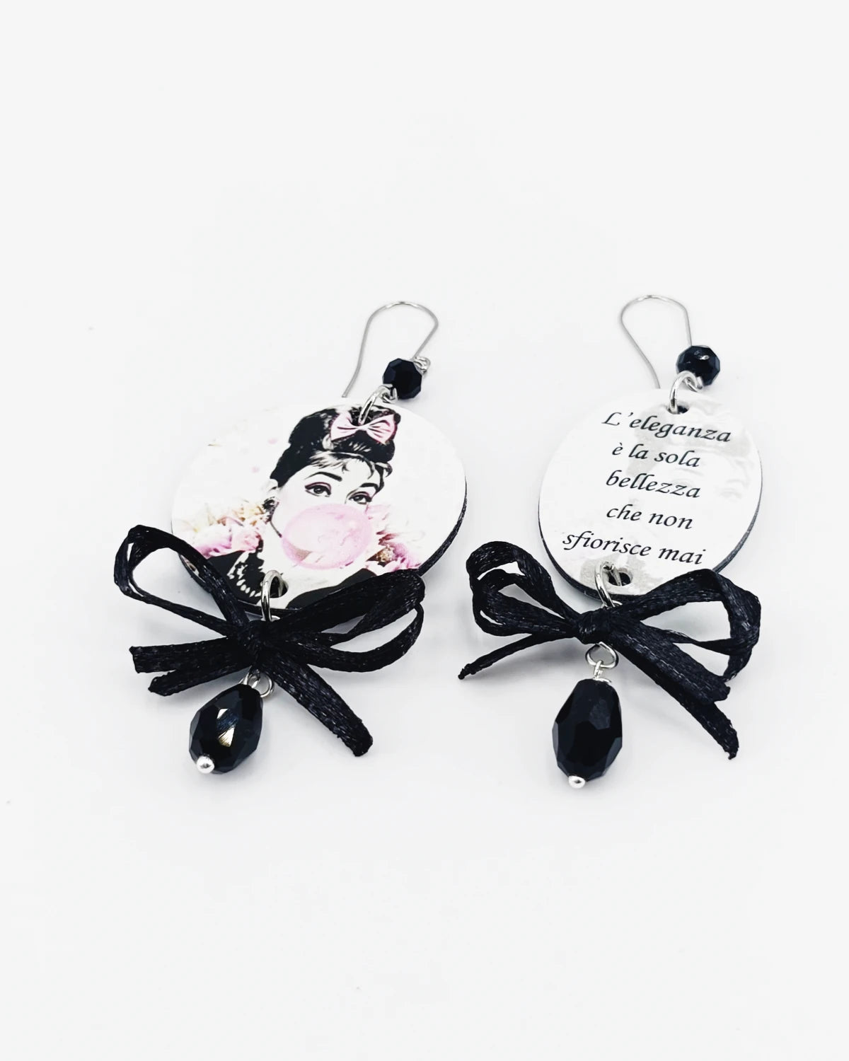 l'eleganza è la sola bellezza che non sfiorisce mai