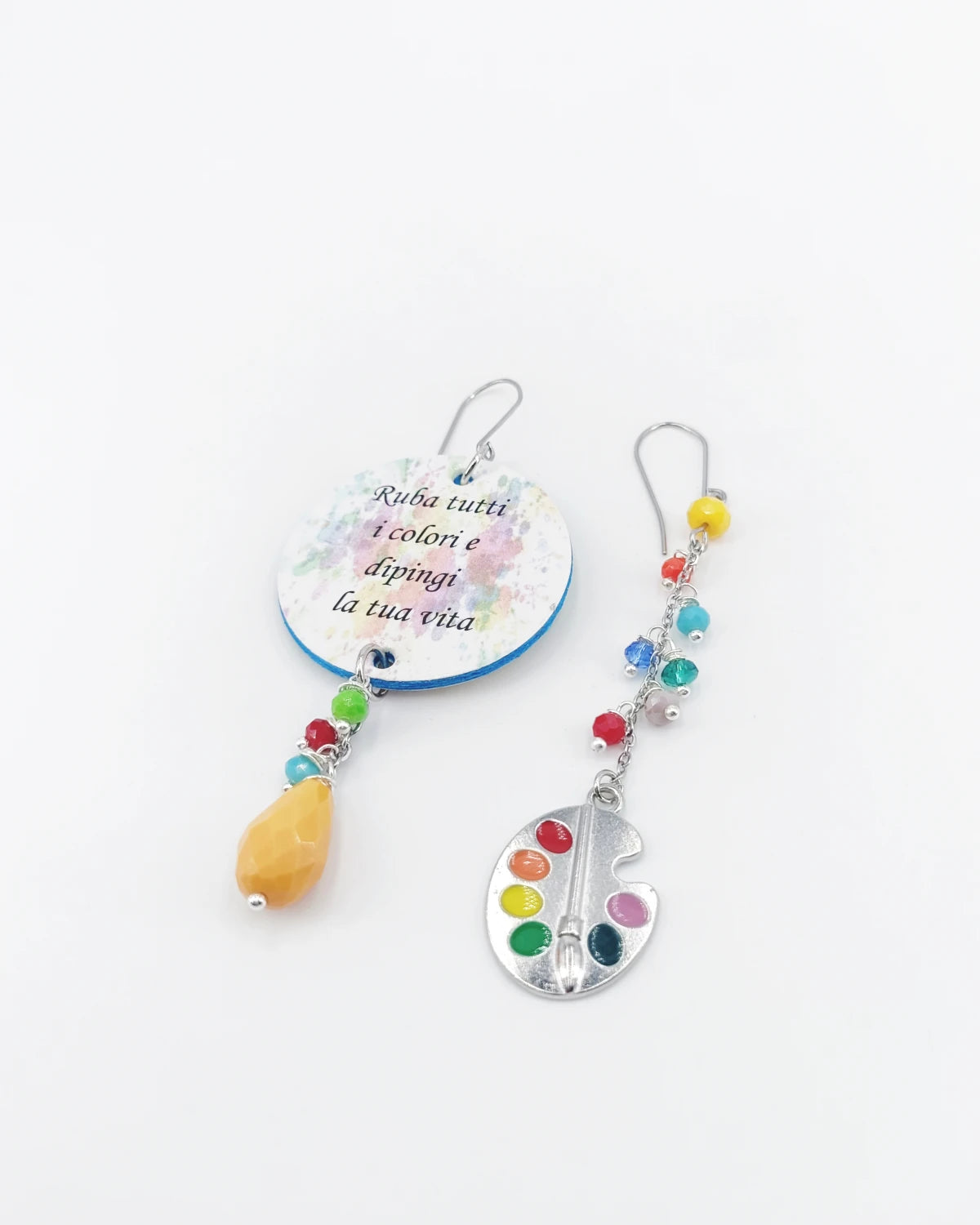 orecchini Ruba tutti i colori e dipingi la tua vita appoggiati