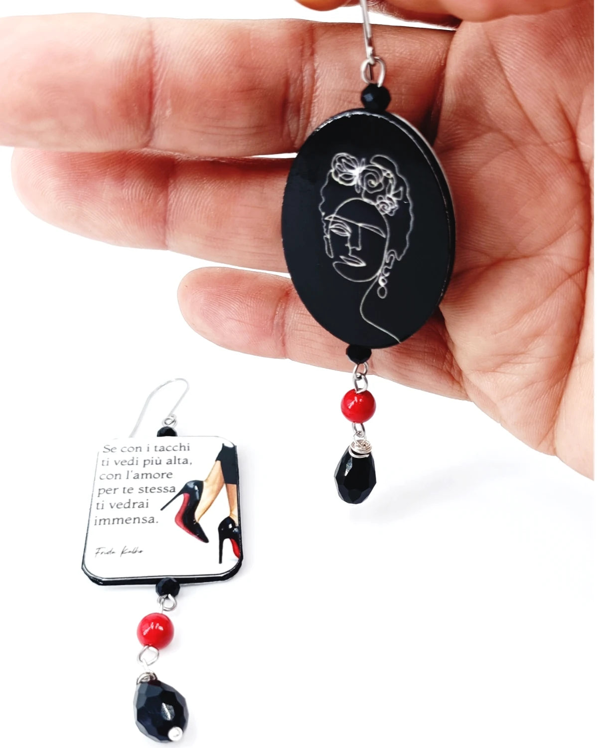 orecchini di carta se con i tacchi ti vedi più alta