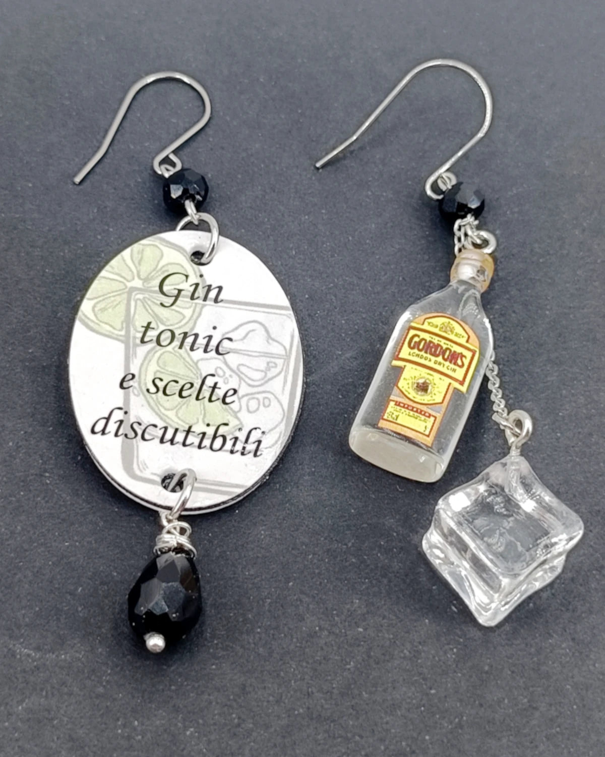 orecchini gin e scelte discutibili