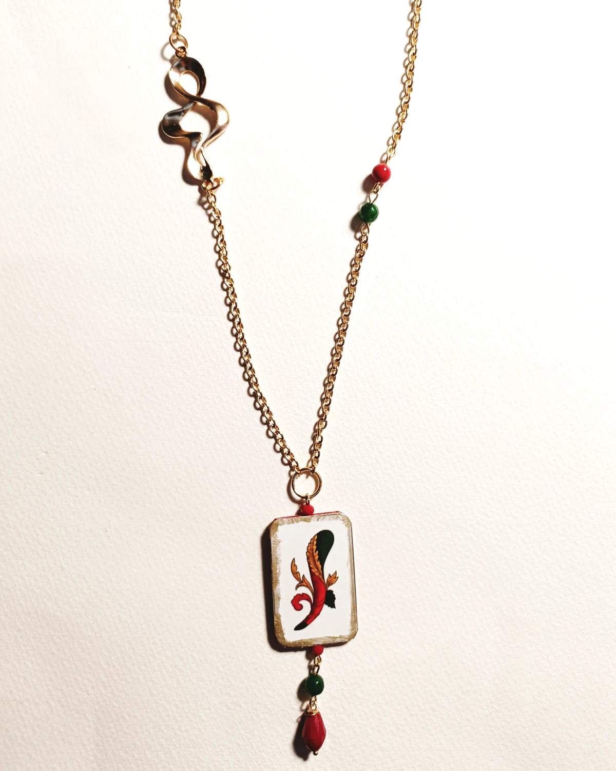 Collana Asso di bastoni appoggiata