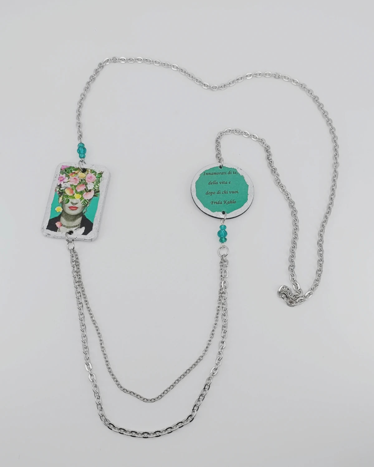 Collana Frida kahlo innamorati di te appoggiata