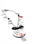 Collana Il mago di Oz appoggiata