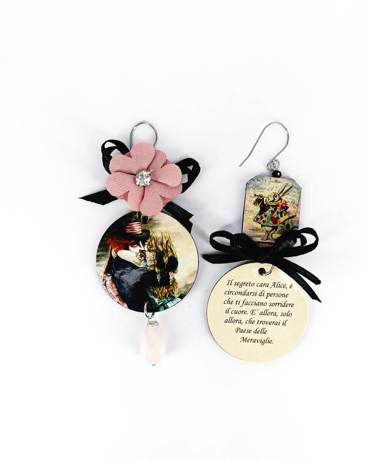 Il segreto, cara Alice, è circondarsi di persone che ti facciano sorridere il cuore. È allora, solo allora, che troverai il Paese delle Meraviglie orecchini