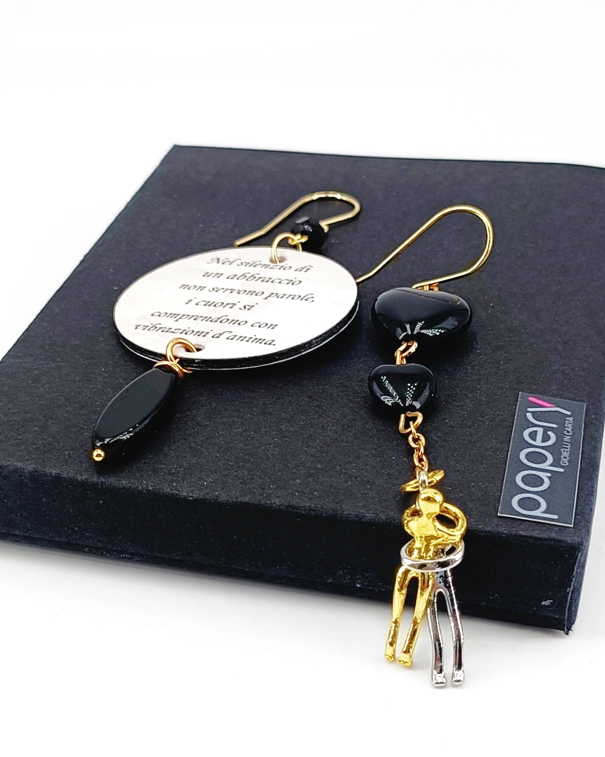 Nel silenzio di un abbraccio non servono parole, i cuori si comprendono con vibrazione d'anima