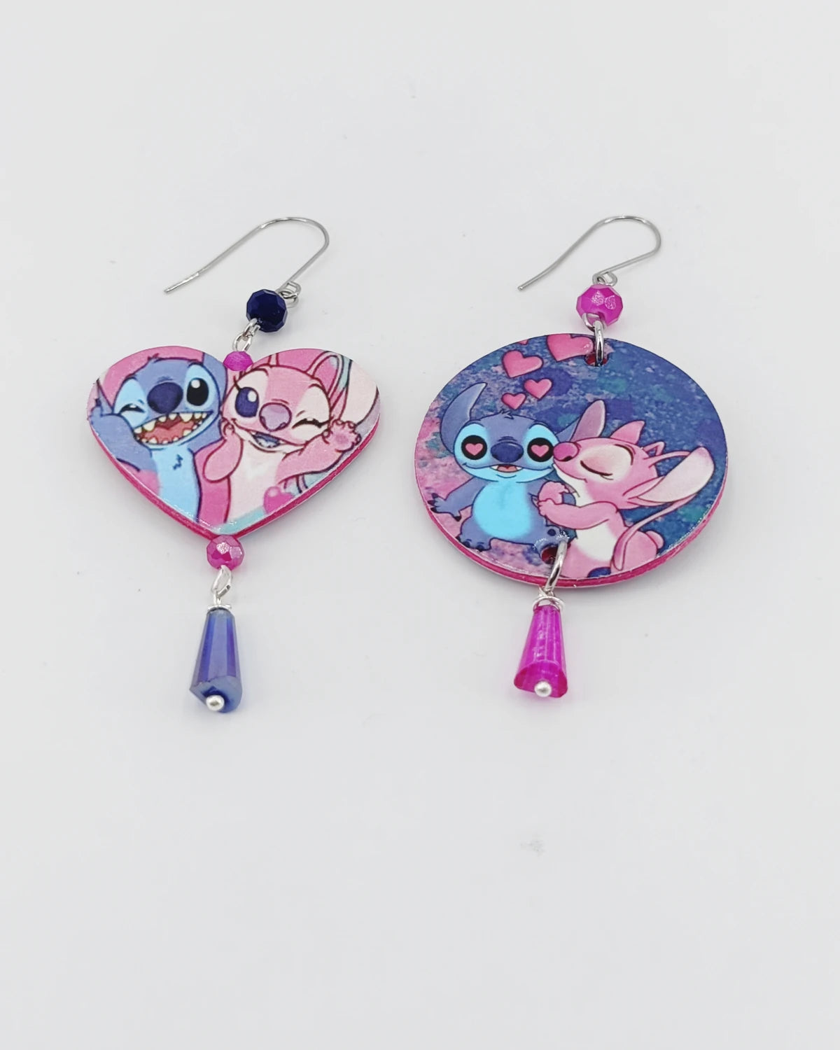 Orecchini Stitch e Angel di carta appoggiati