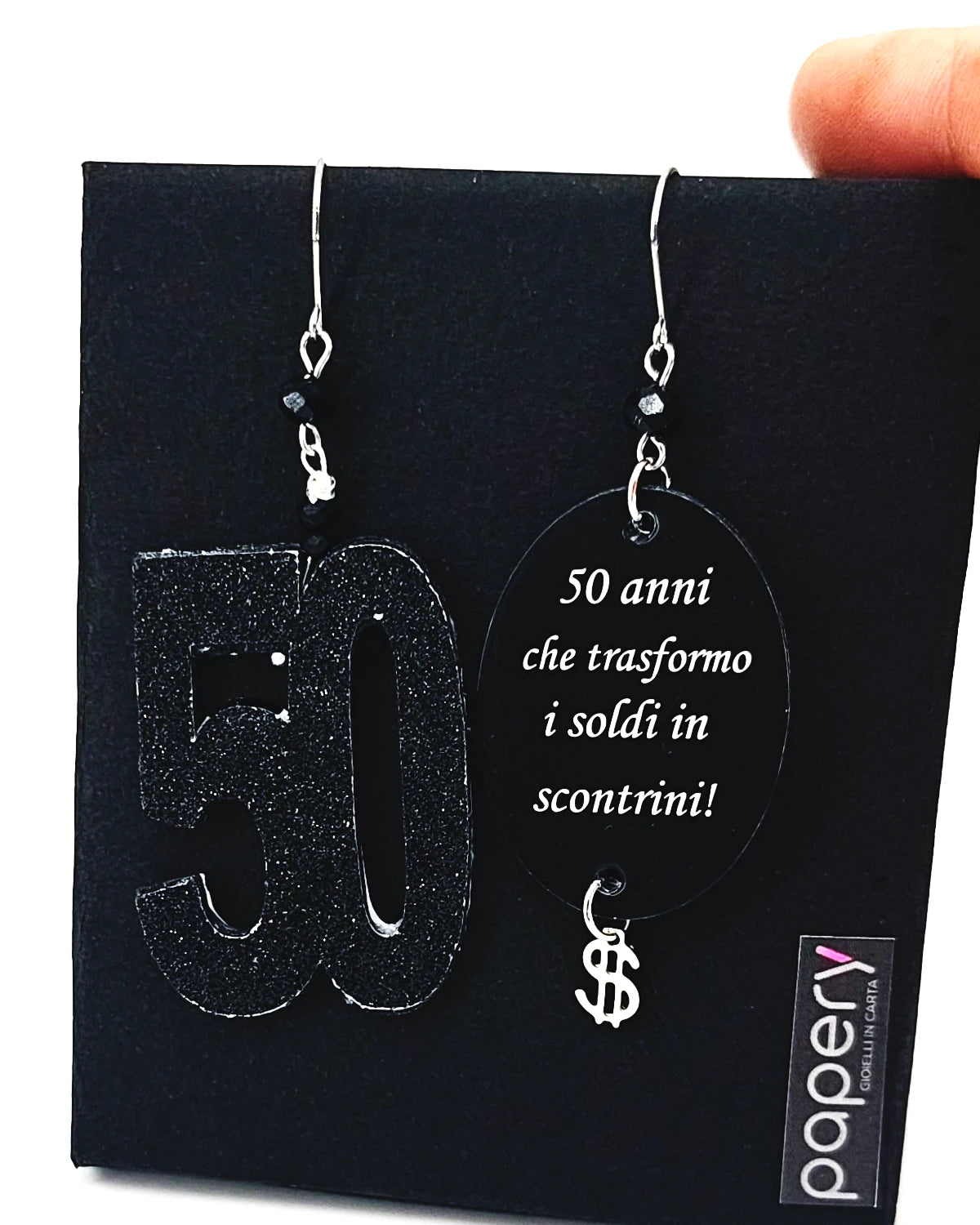 Orecchini di carta Cinquant'anni di scontrini su packaging