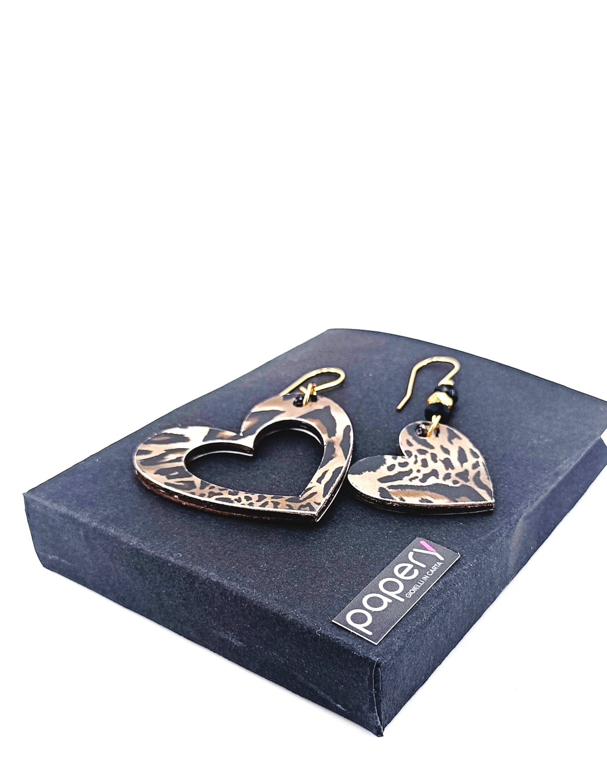 Orecchini di carta Cuori animalier su scatola