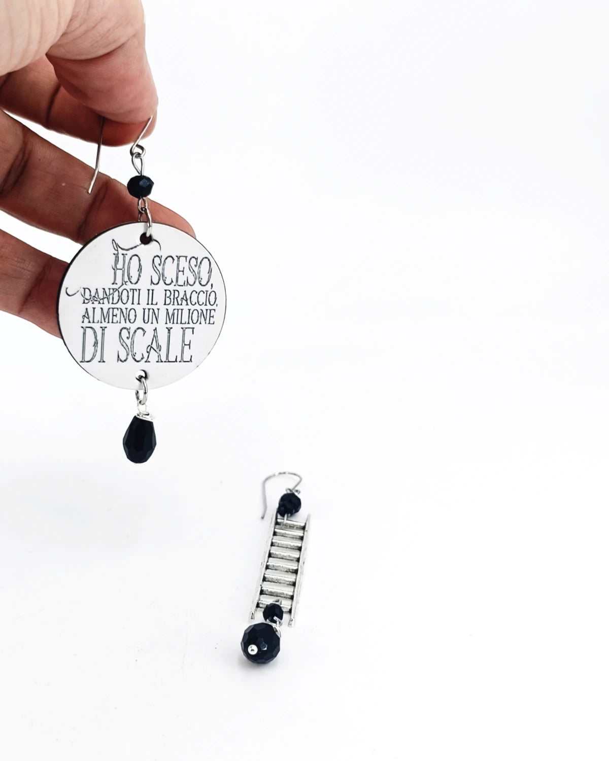 Orecchini di carta Ho sceso un milione di scale eugenio montale