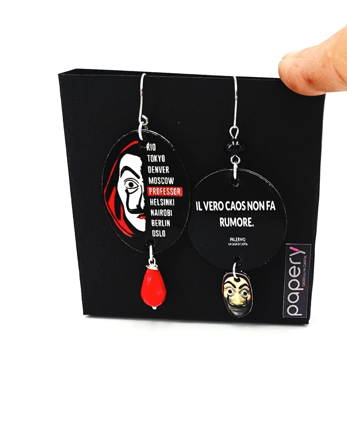 Orecchini di carta Il vero caos non fa rumore su packaging