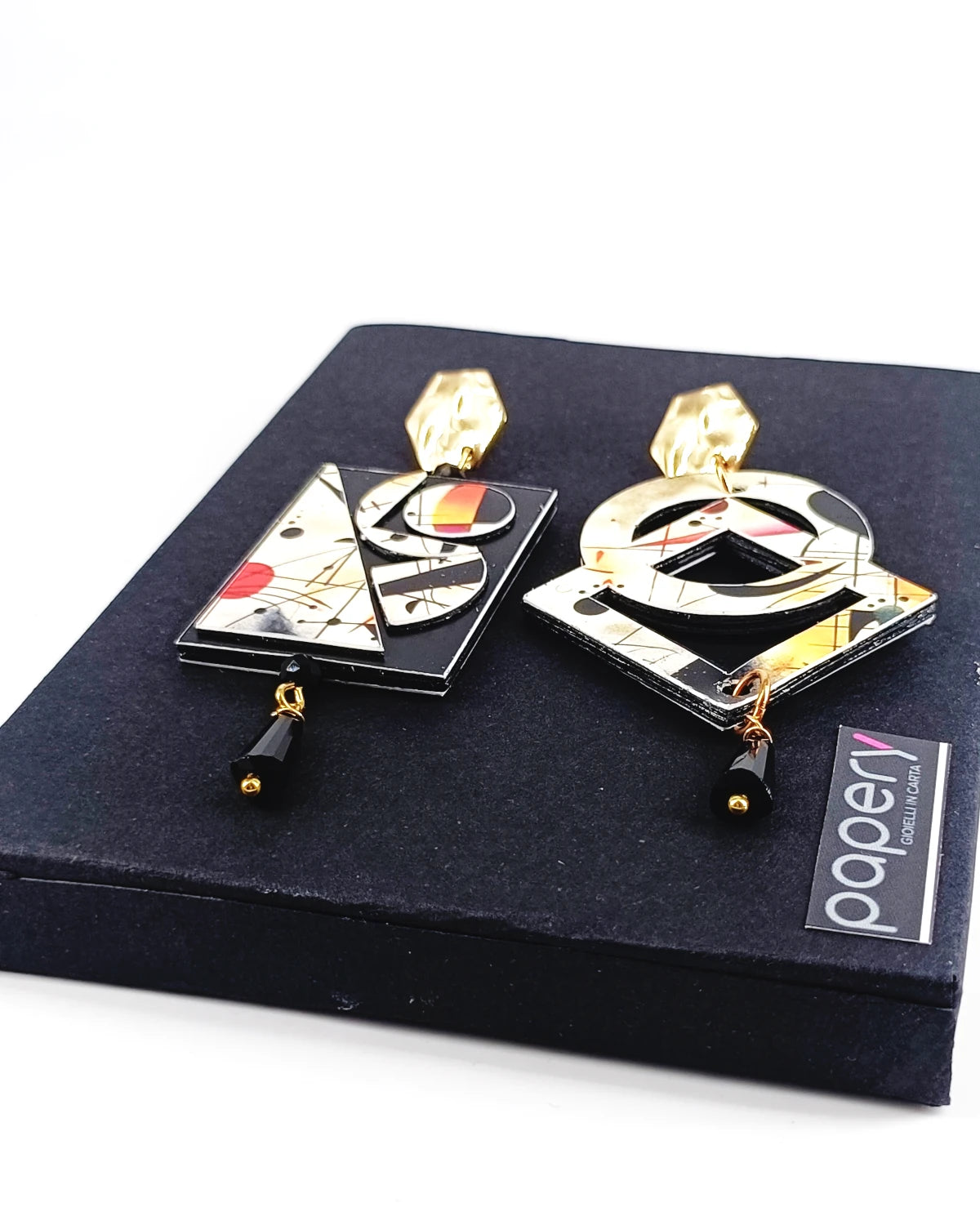 Orecchini di carta Kandinsky su packaging