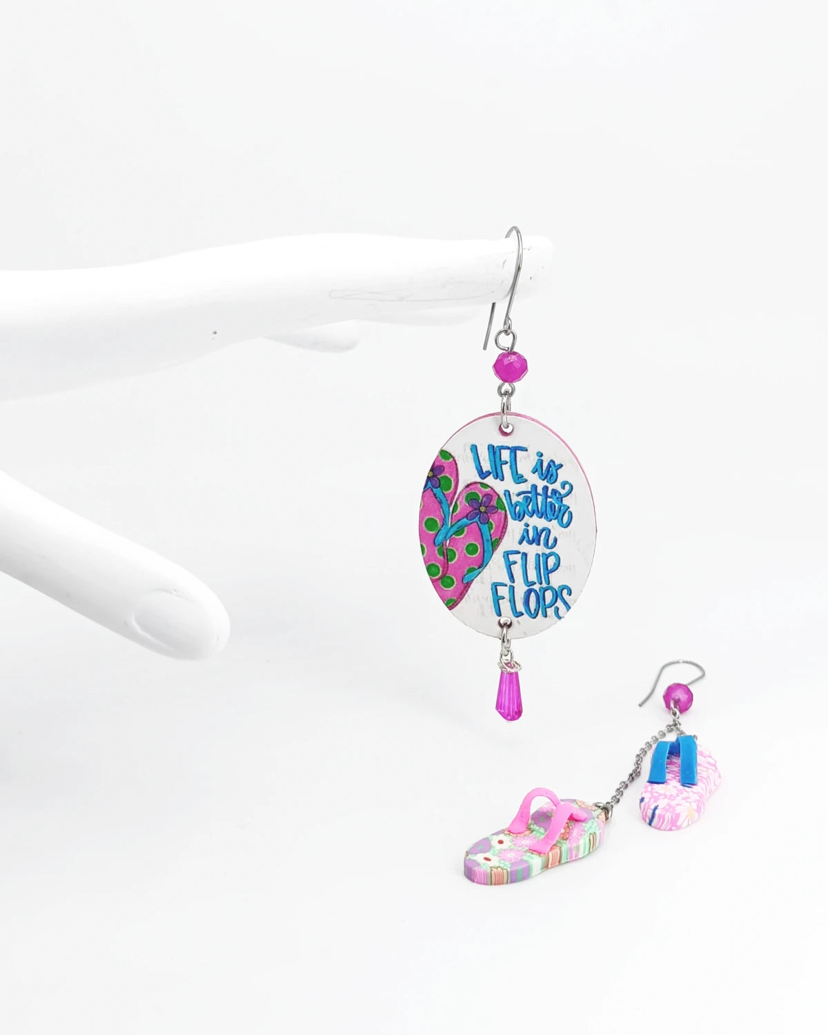 Orecchini di carta Life Is Better in flip flops