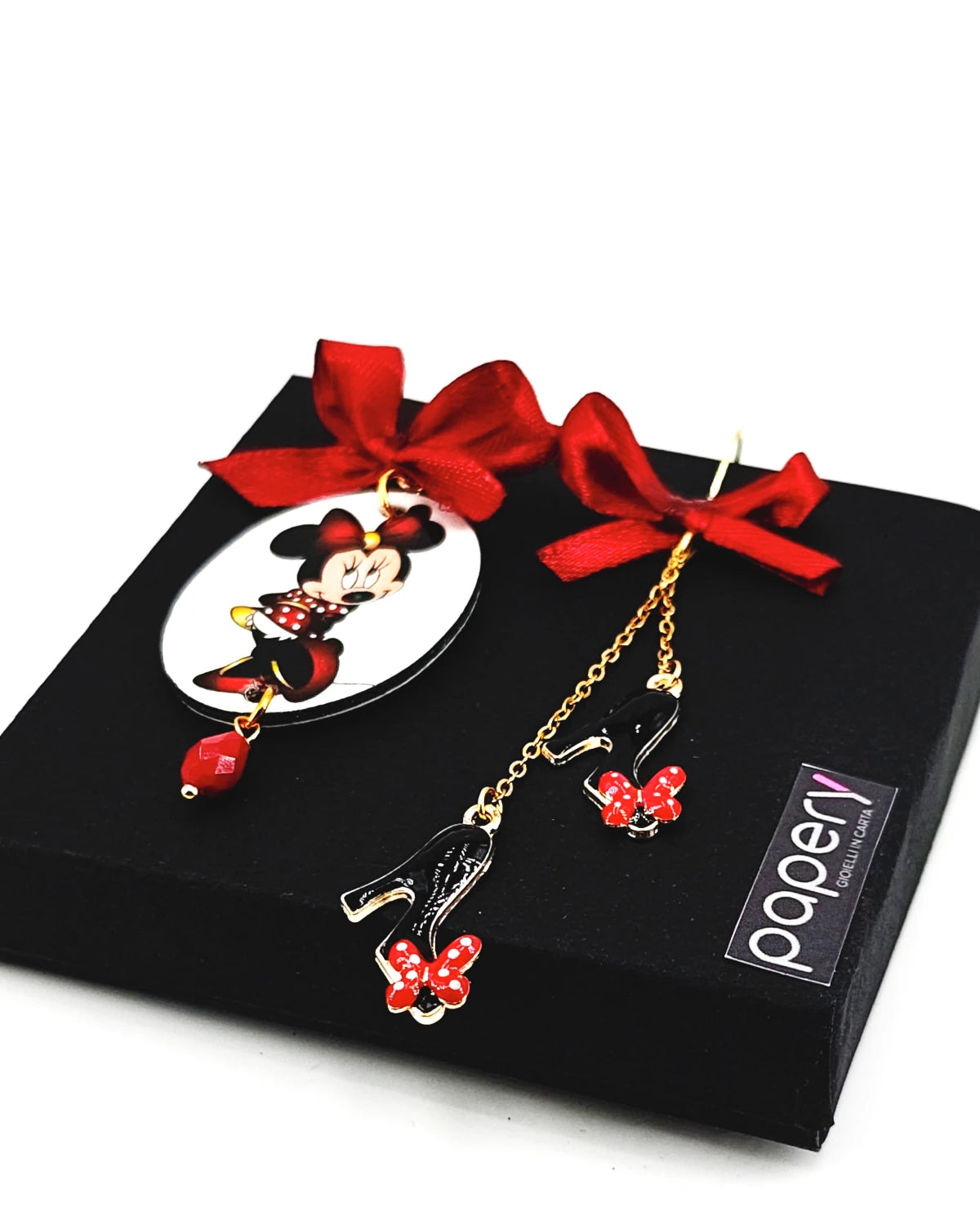 Orecchini di carta Minnie Disney su packaging