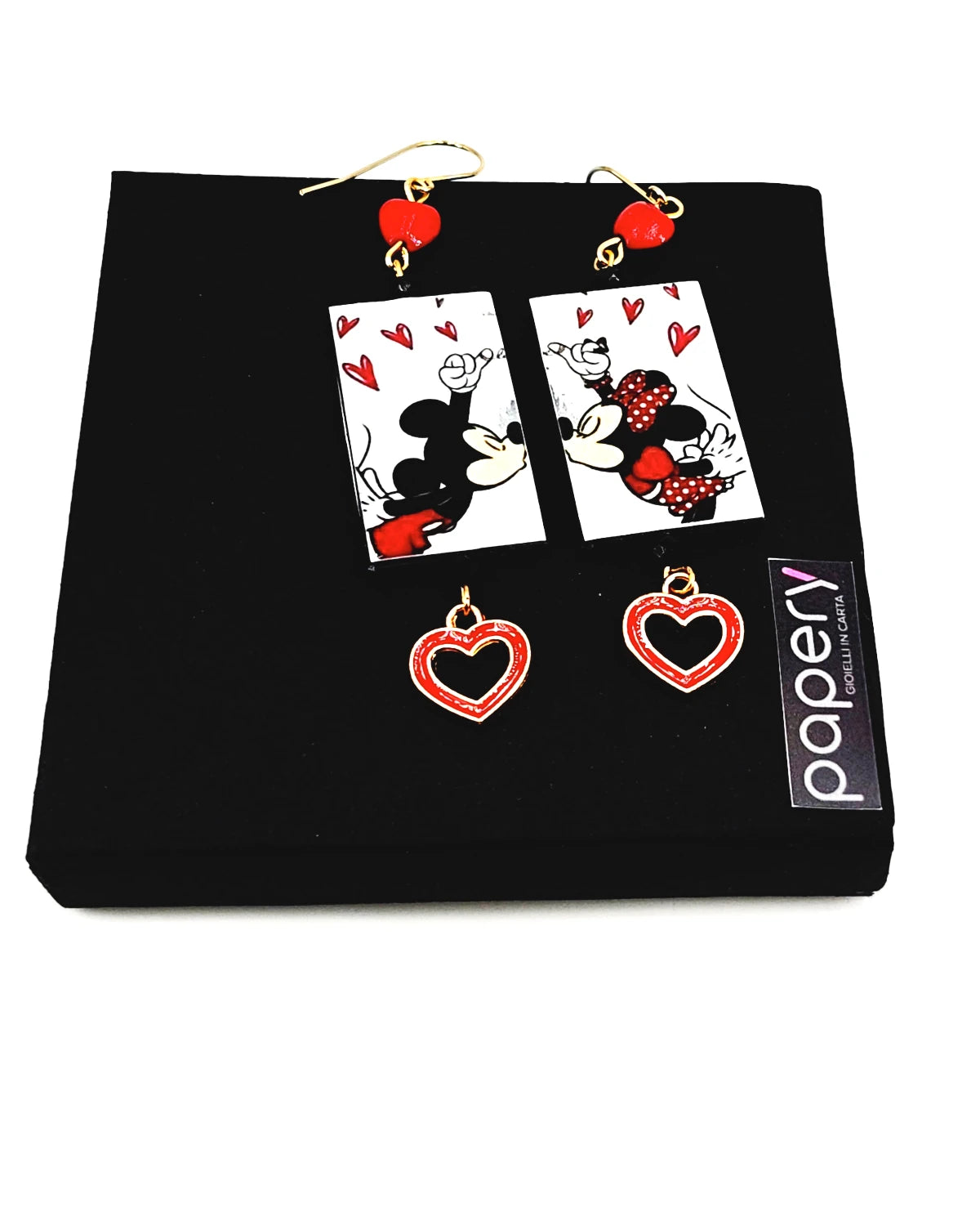 Orecchini di carta Minnie e Topolino innamorati su packaging