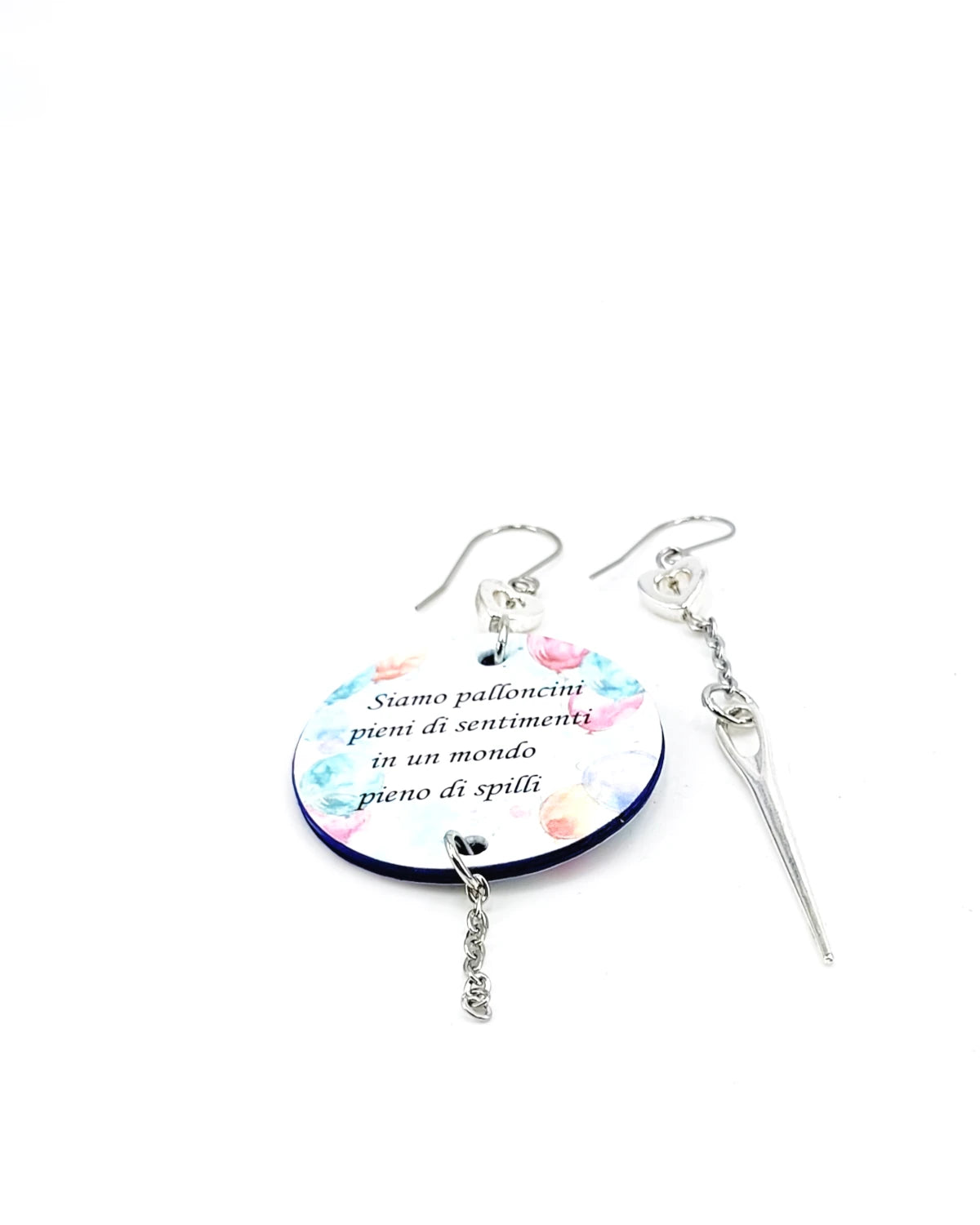 Orecchini di carta Un mondo pieno di spilli