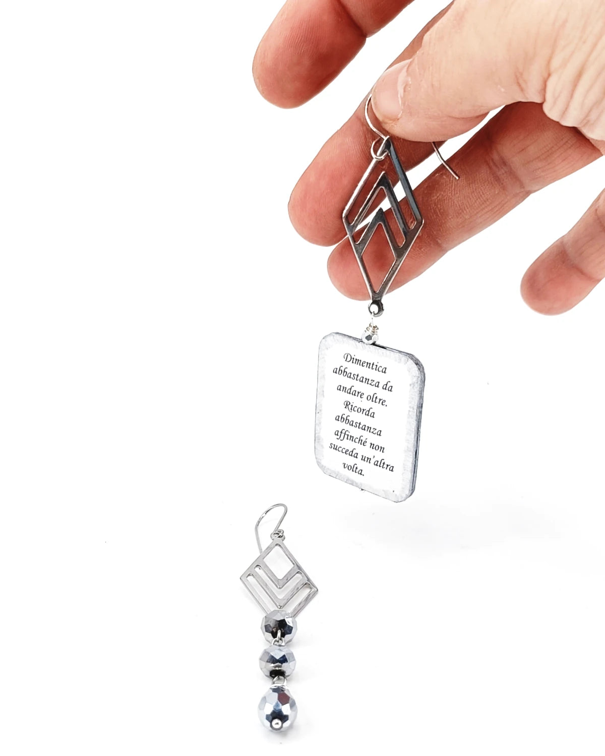 orecchini dimentica abbastanza da andare oltre. Ricorda abbastanza affinché non succeda un'altra volta